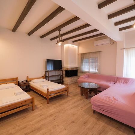 Kellys Cozy One Bedroom House Next To The Beach Ikonomianika 外观 照片