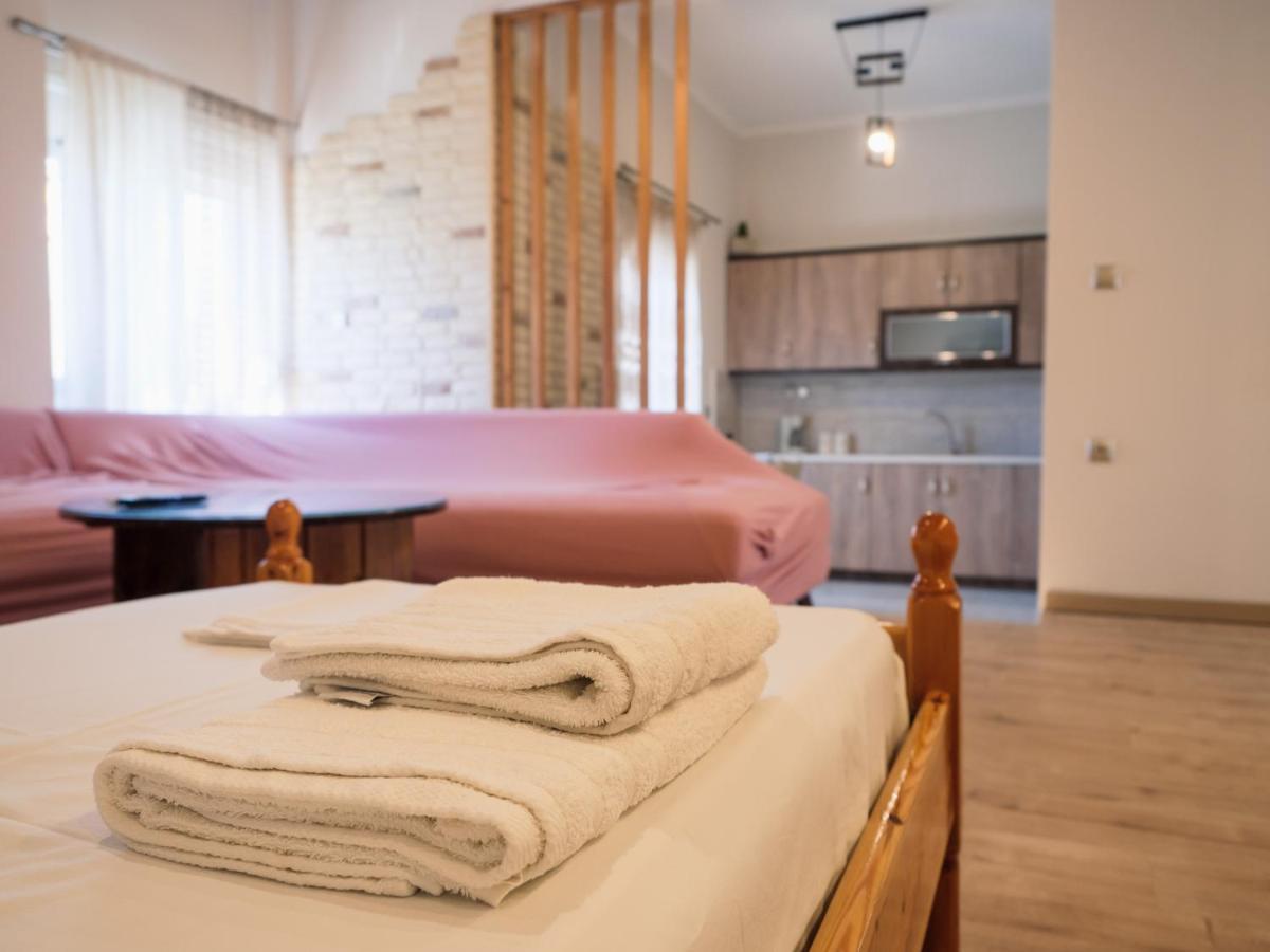 Kellys Cozy One Bedroom House Next To The Beach Ikonomianika 外观 照片